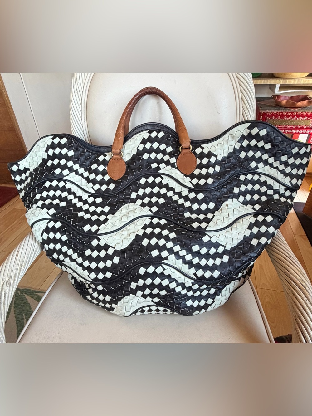 BOTTEGA VENETA Vintage Wavy Intrecciato Napa Leather Basket Tote. XL. Like New. - Picture 8 of 14